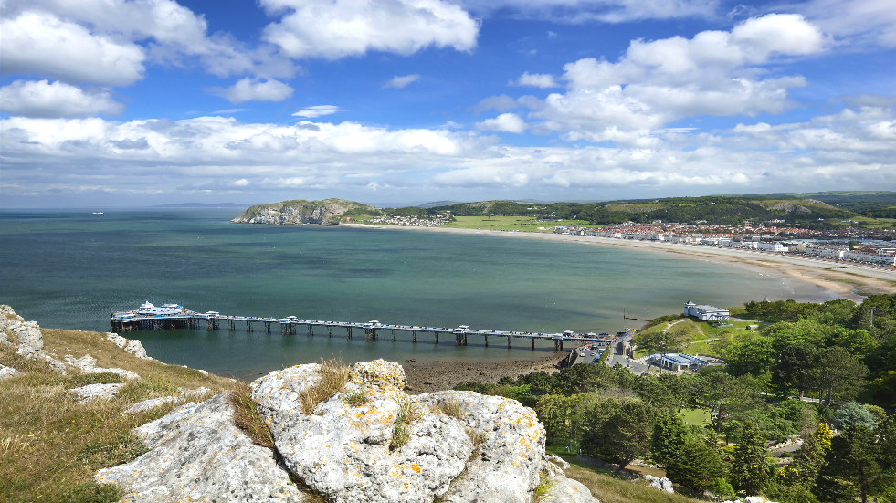 Family bike ride in Llandudno